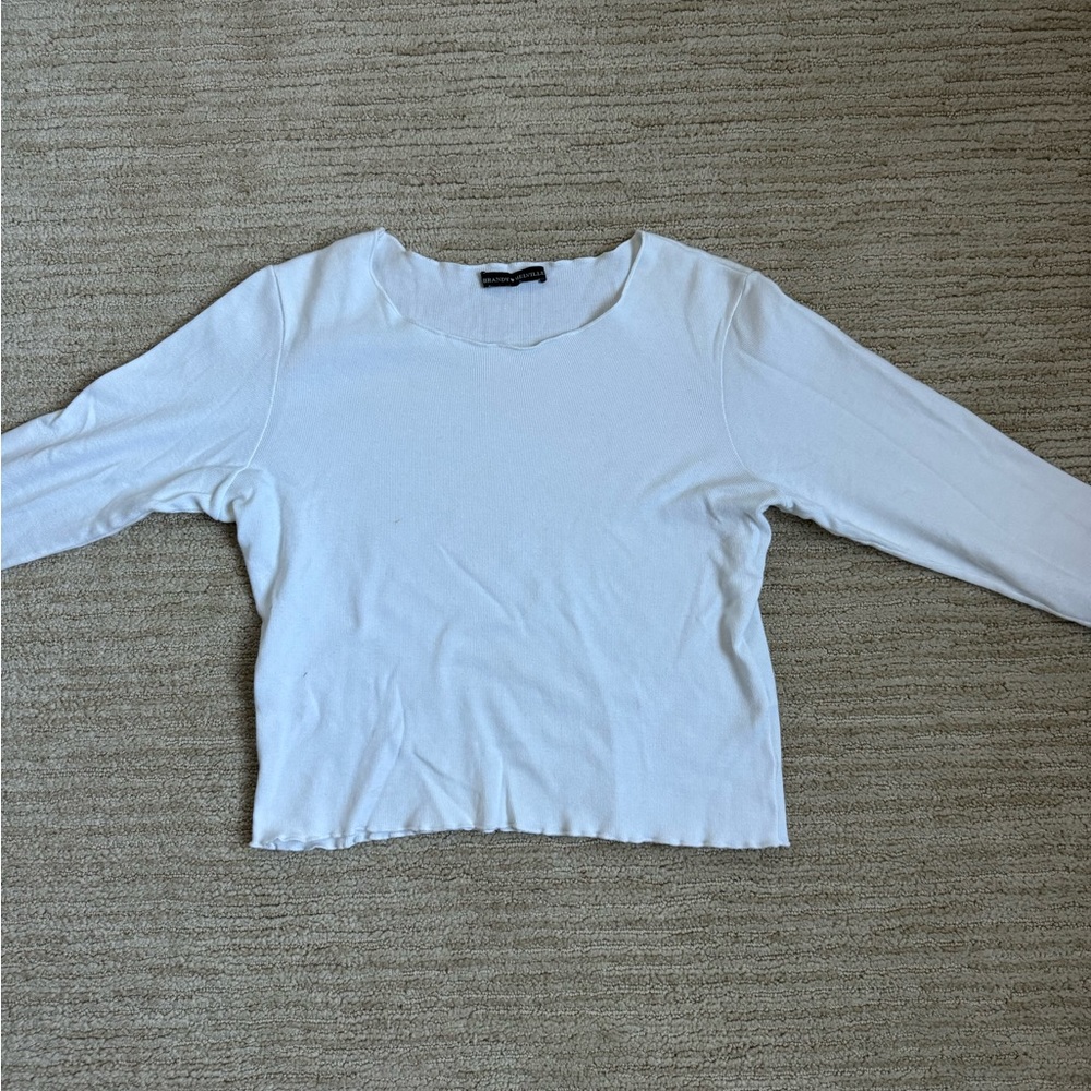 Brandy Melville cropped white long-sleeved shirt